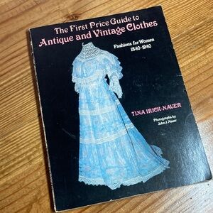 Antique and Vintage Clothes Guide Book fashion book